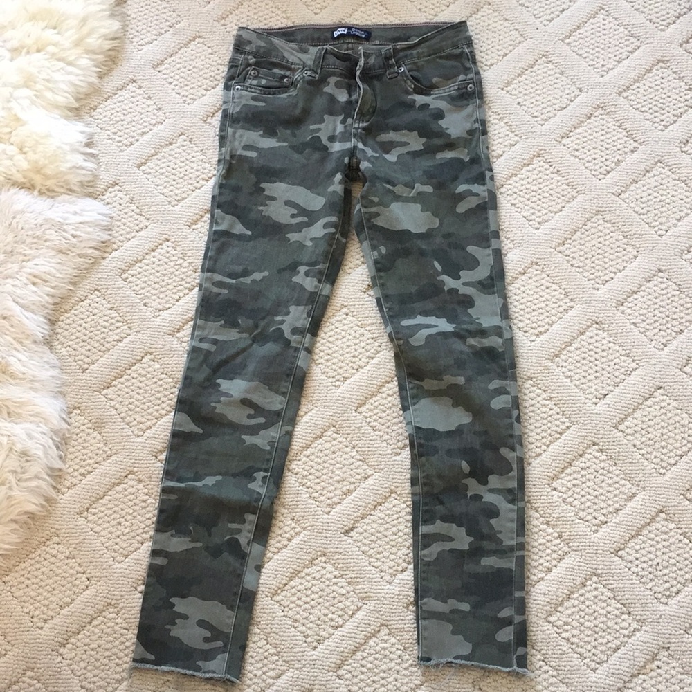 Camouflage Levies 🦄